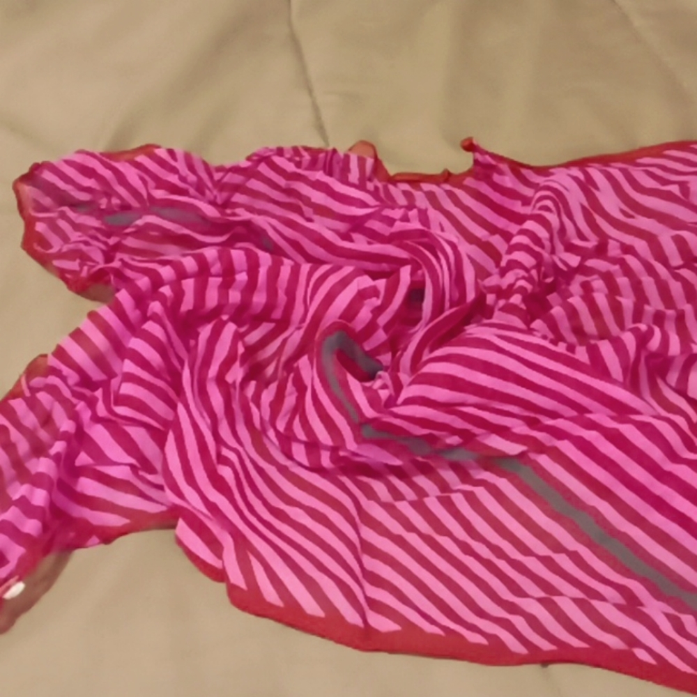 Elaine Gold square scarf